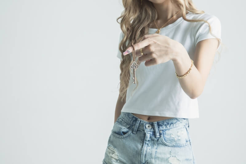 金髪女性